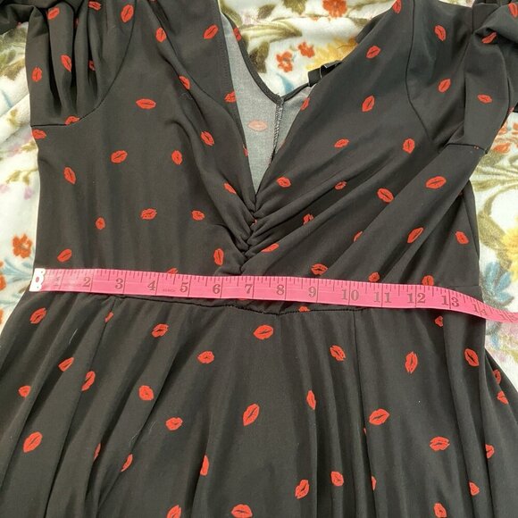 Torrid Size 00  Black Lipstick Kiss Skater Dress  V-neck EUC! - Picture 5 of 11
